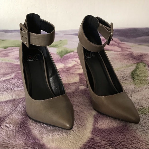 Beautiful High Heels - Picture 5 of 10